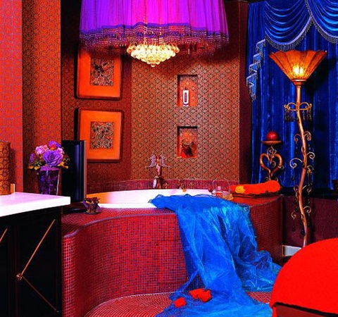 厕所门冲厨房门有何影响？